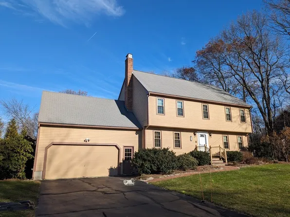 10 Lawrence Dr, Franklin, MA 02038
