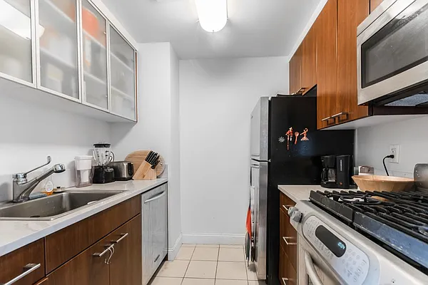 Rented by Compass | media 9