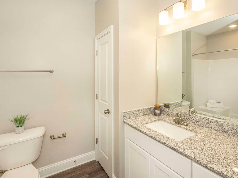 Farragut Pointe — Photo 22