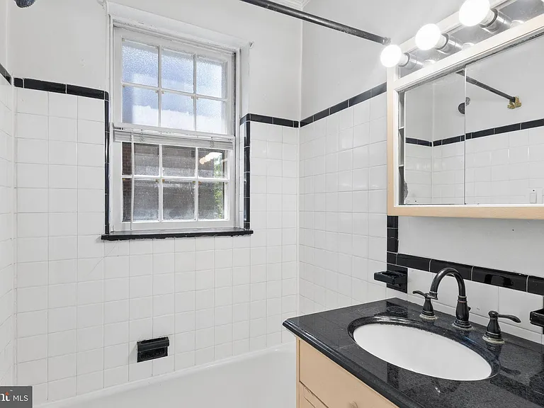 715 S Washington St #C11 — Photo 16