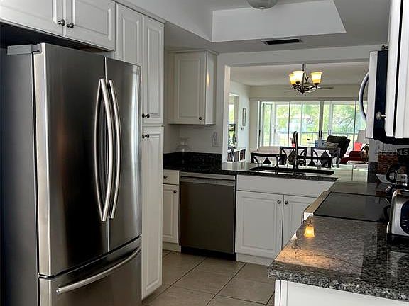 4th image of 5242 Wedgewood Ln #62