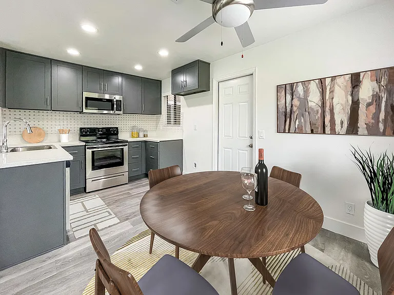 Country Club Apartments — Photo 14