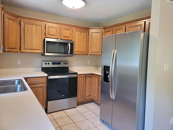2nd image of 934 Ashton Pl