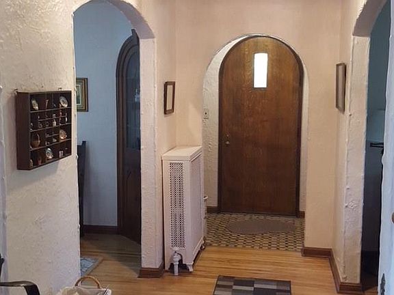 2nd image of 3212 Kenwood Blvd