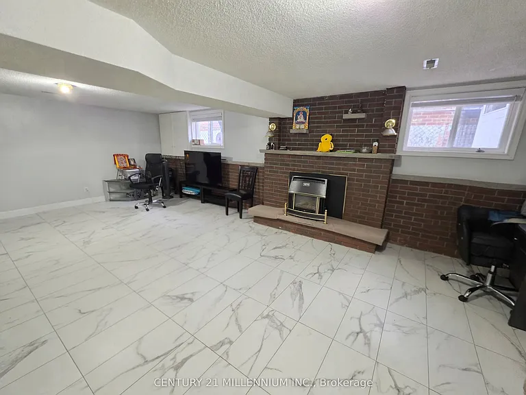 23 Malcolm Cres — Photo 15