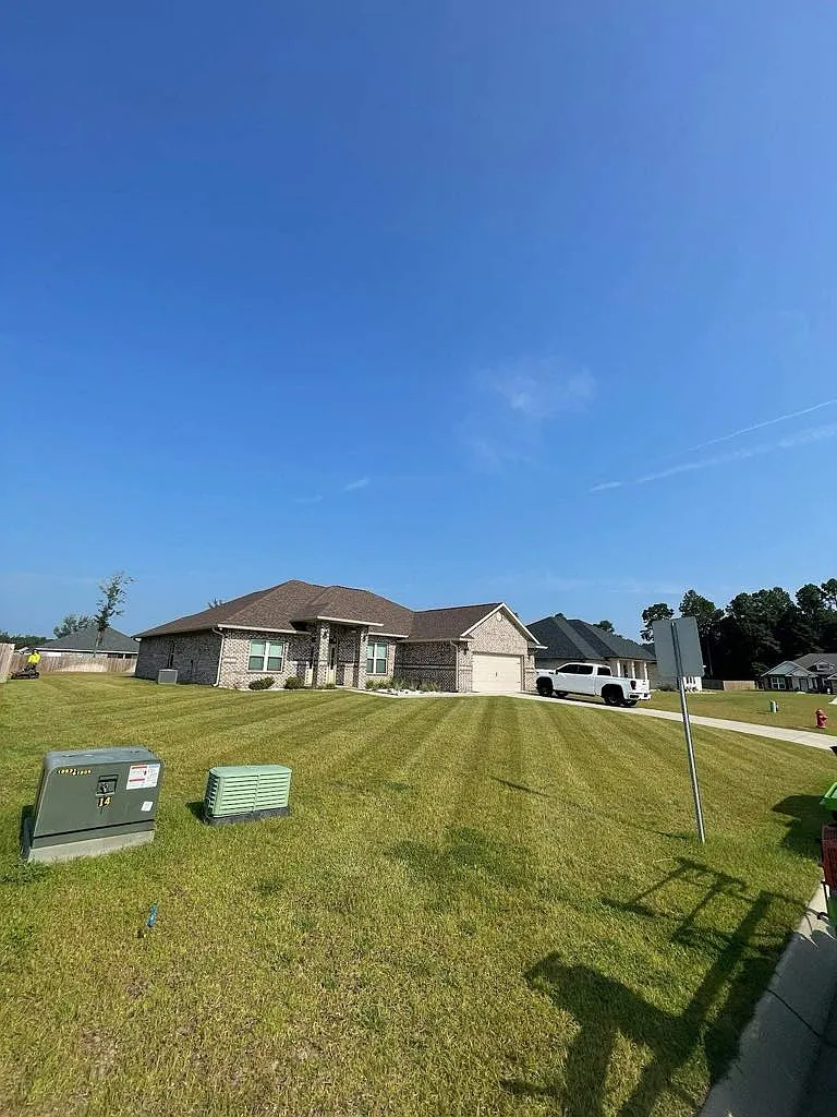 4 bed, 2302 sqft, $2,600 — Photo 4