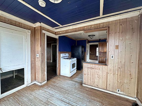 4th image of 13 Saugerties Manor