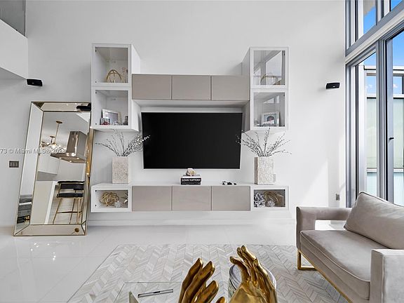 4th image of 1100 Biscayne Blvd Unit 2505