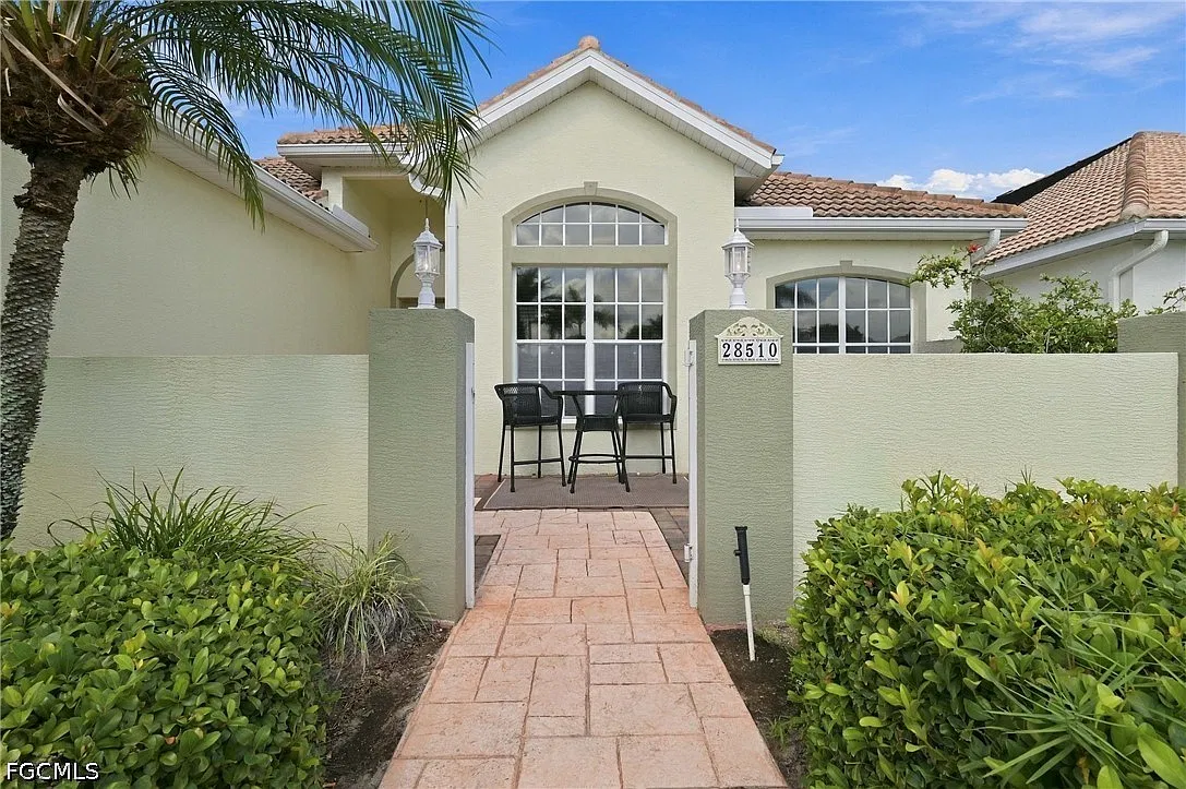 2 bed, 2.0 bath, 1871 sqft, $6,950 — Photo 2