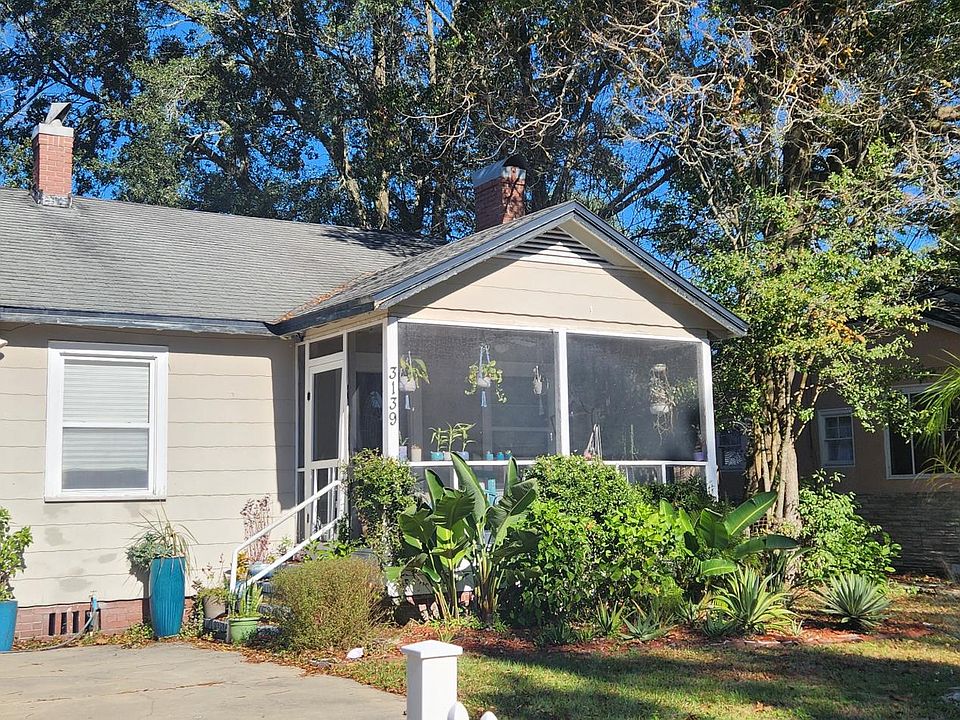 Front view, large jasmine plant on white fence. Multi car driveway can also accompany vehicle behind the fence on side of house leading to the shed.