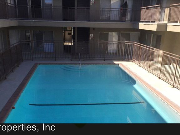 3rd image of 511 N Kenmore Ave APT 207