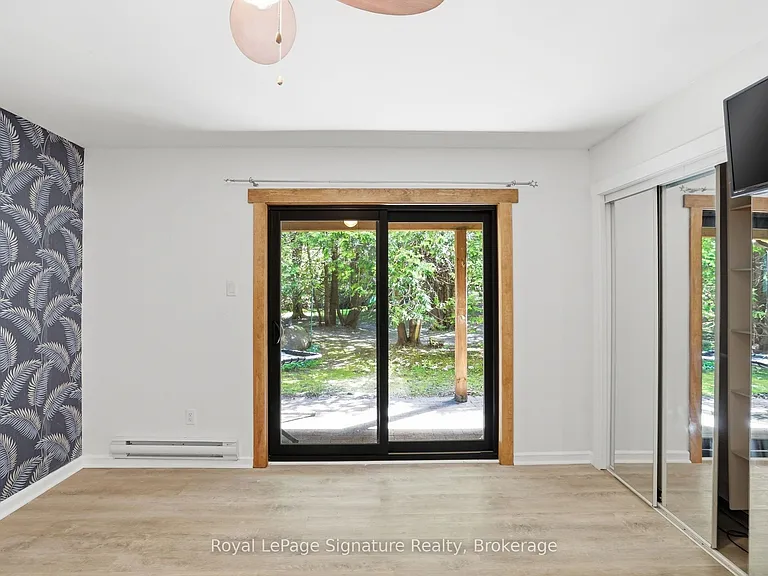 585 Oxbow Cres — Photo 17
