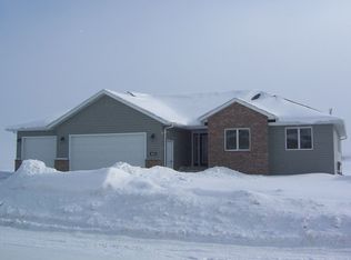 4615 Boulder Ridge Rd, Bismarck, ND 58503