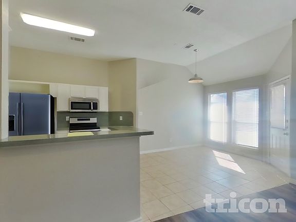 4th image of 228 W Willow Creek Dr