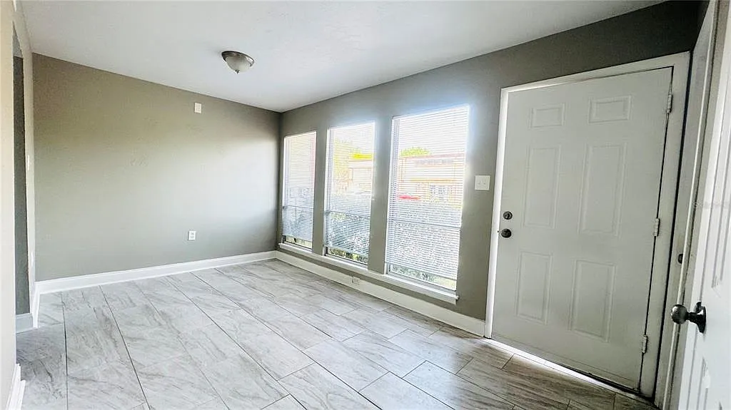 2 bed, 2.5 bath, 1211 sqft, $1,600 — Photo 4