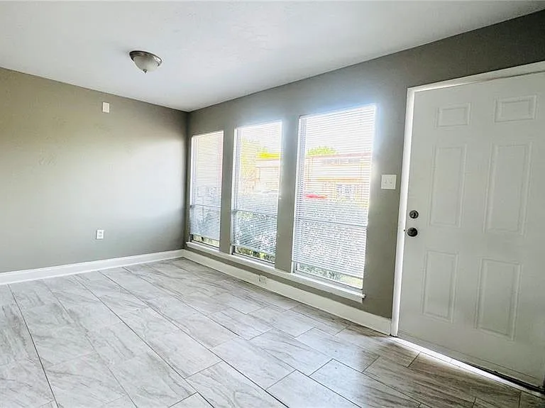 4016 Woodfern Dr #B-8 — Photo 4