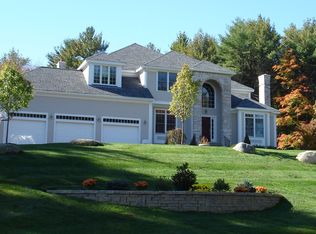 10 Buckskin Ln, North Hampton, NH 03862