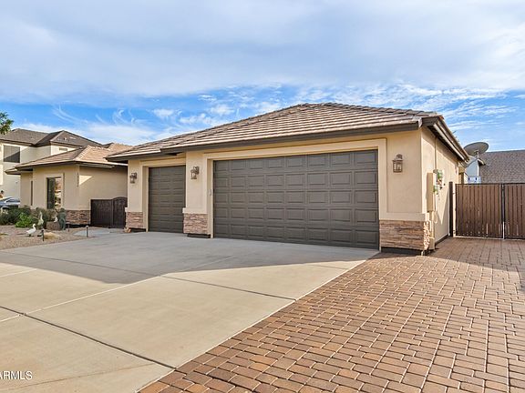 3rd image of 20223 E APPALOOSA Drive