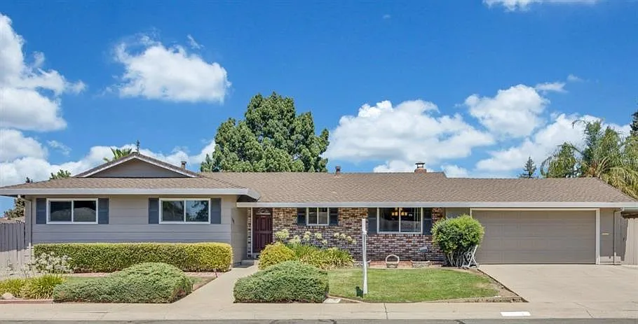 1571 Sharon Dr photo 1