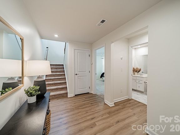 4th image of 963 Portrush Ln