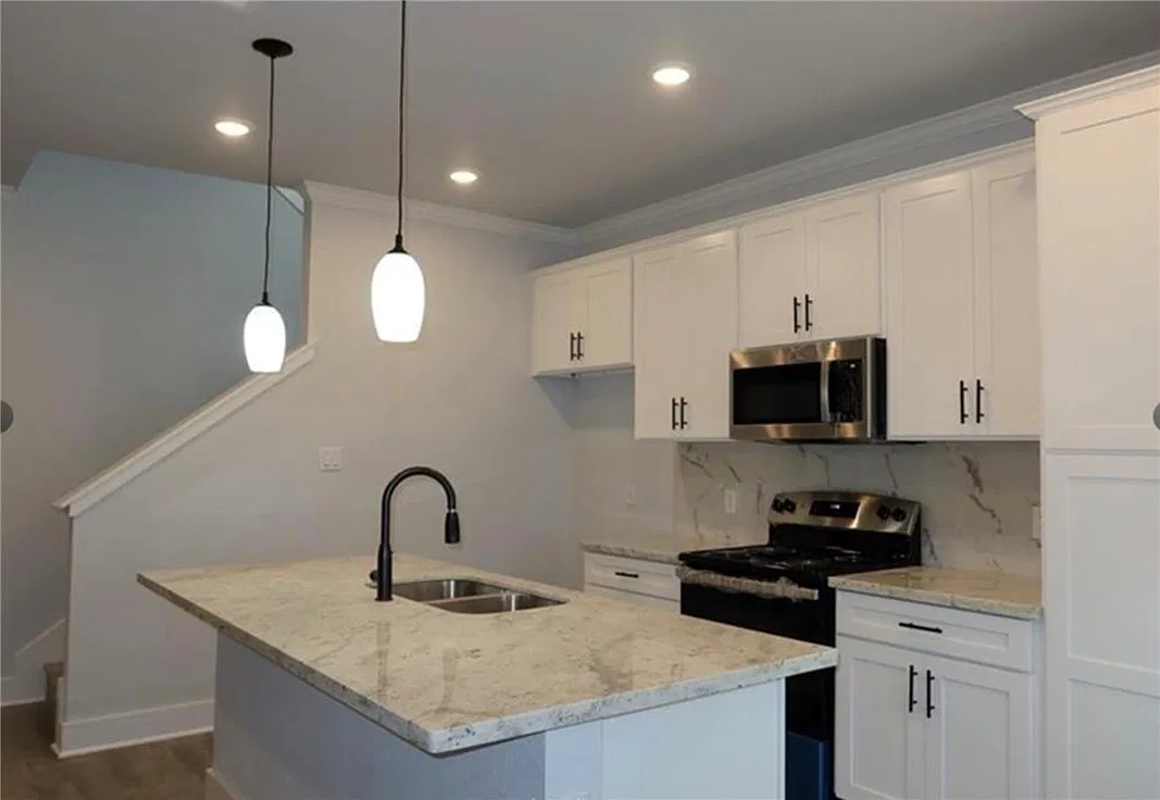 4 bed, 4.5 bath, 1844 sqft, $2,300 — Photo 2