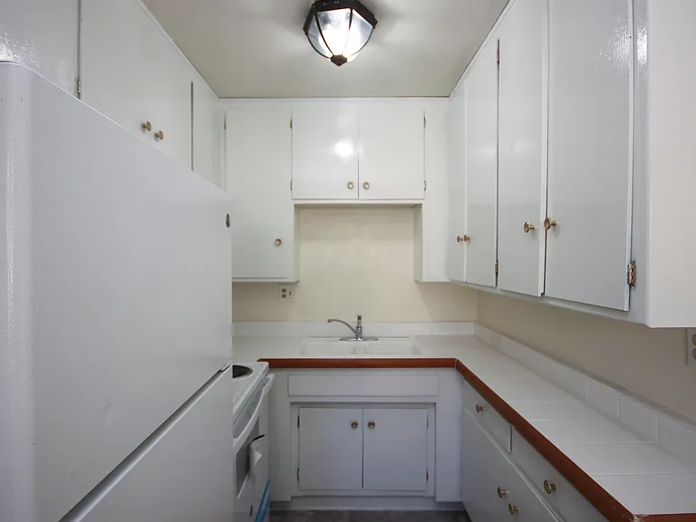 44 N Oak Ave #7 — Photo 8