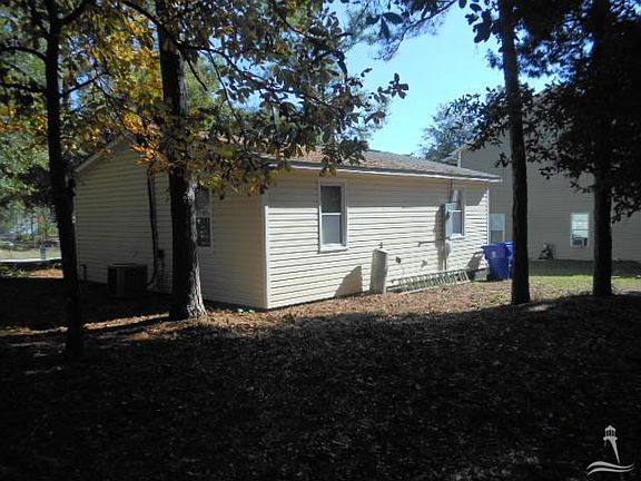 2nd image of 113 NE 33rd St