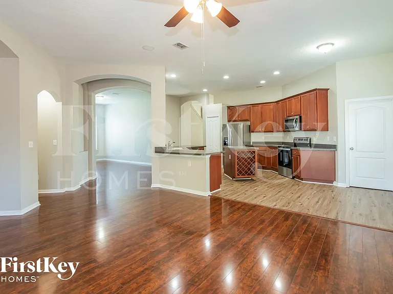 581 Longmill Ln — Photo 2