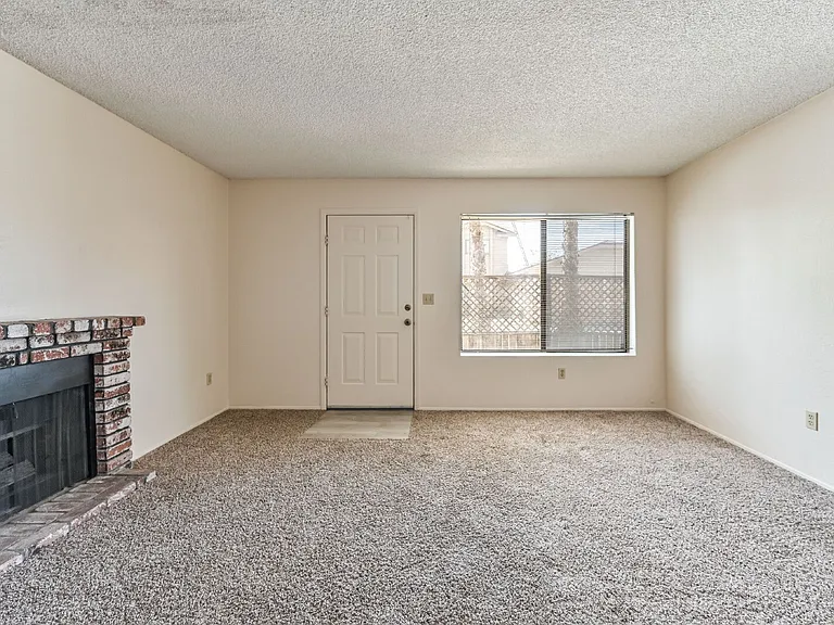 1021 W Perdew Ave — Photo 28