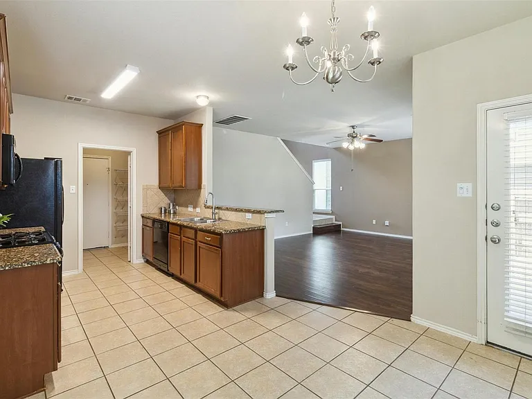 1600 Sugarberry Ln #54 — Photo 8
