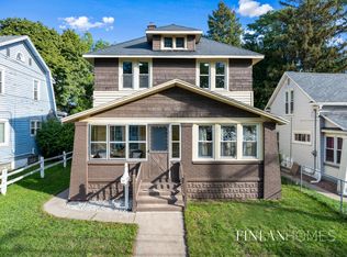 957 Adams St SE, Grand Rapids, MI