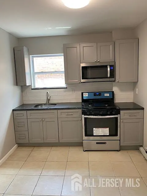 3 bed, 1.0 bath, $2,700 — Photo 4