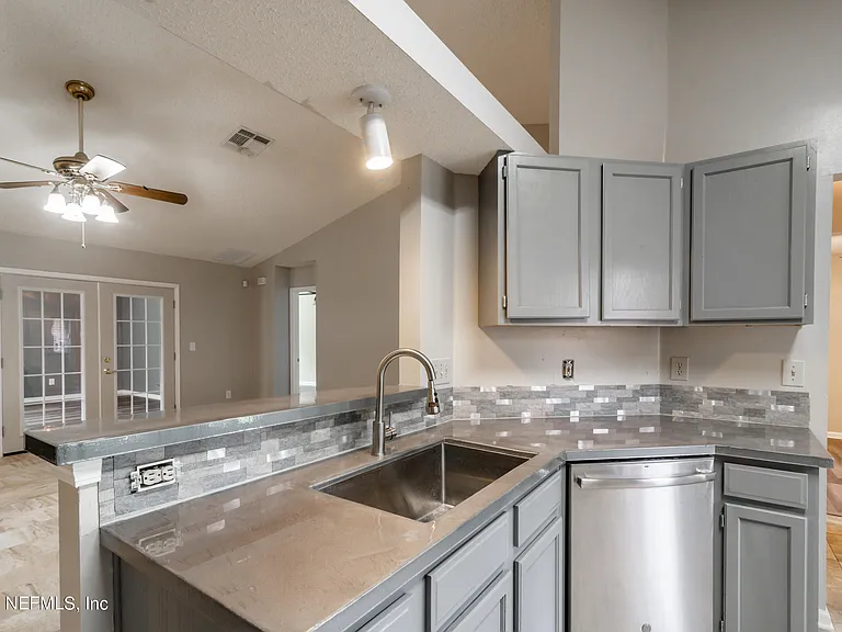 1736 Daytona Ln — Photo 10