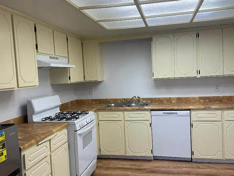 243 W Tulare Ave #C — Photo 6