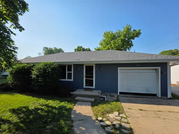 425 E 1st St, Earlham, IA 50072