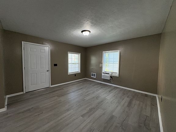 3rd image of 1114 Knight St