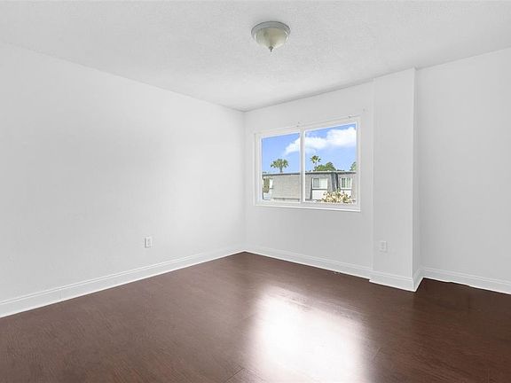 3rd image of 1930 Conway Rd APT 2