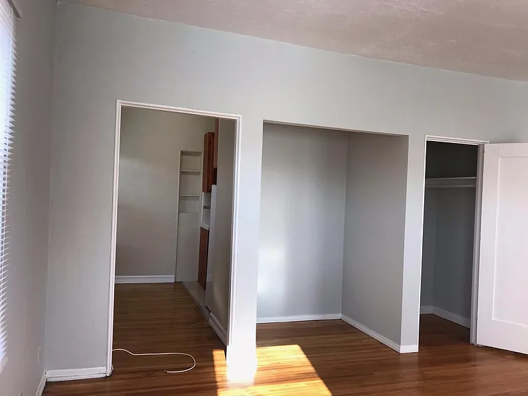 1197 N Ardmore Ave — Photo 5