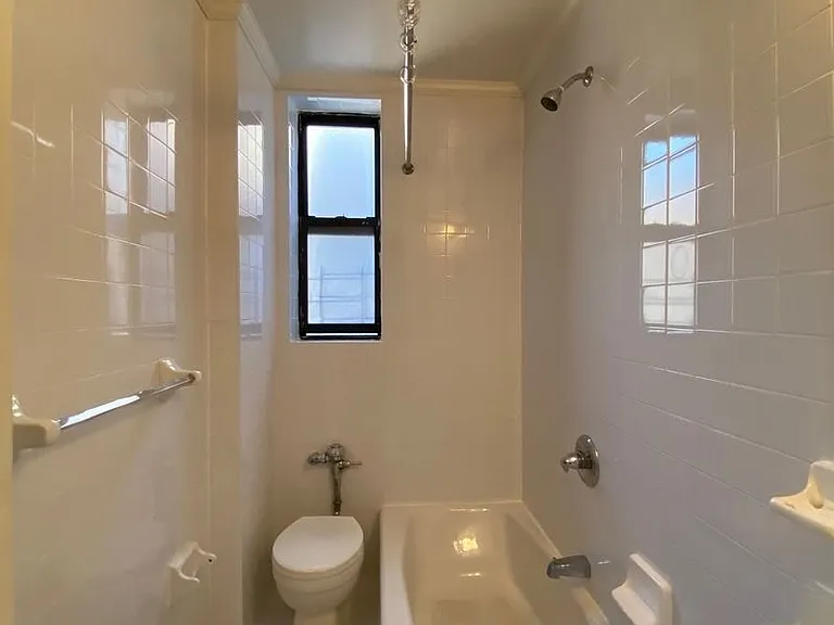 600 W 218th St #LJ — Photo 11