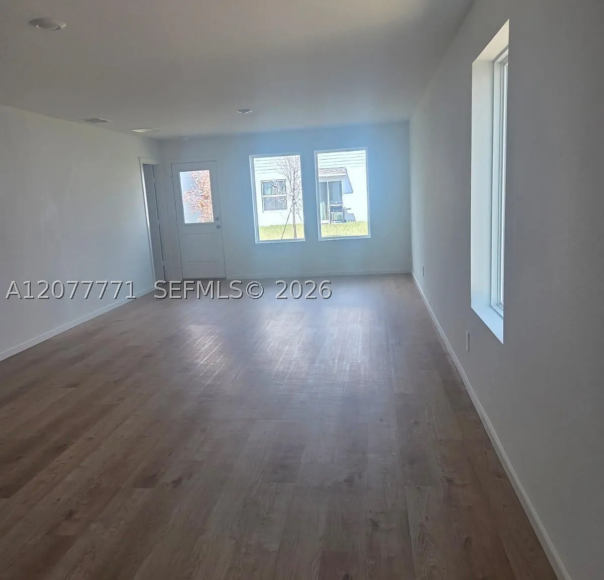 4 bed, 2.0 bath, 1600 sqft, $2,000 — Photo 3