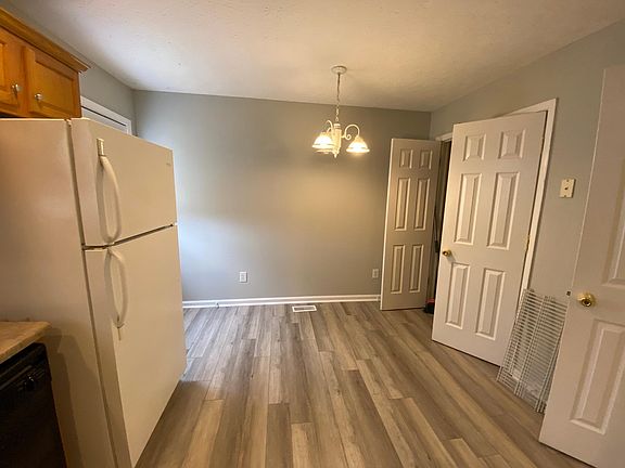 4th image of 109 Hillridge Ct APT B