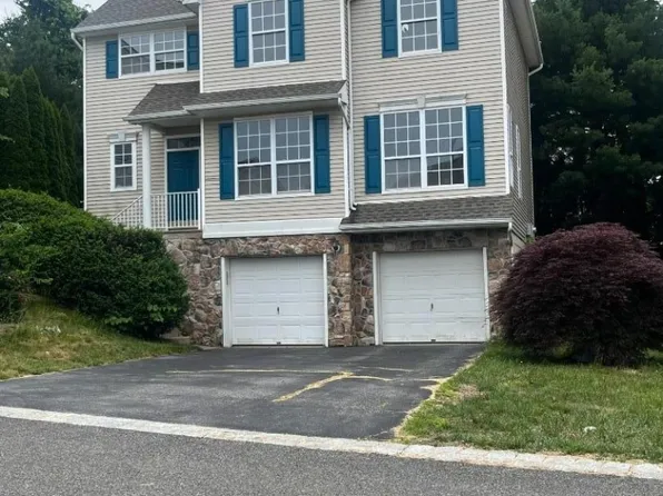 246 Winding Hill Dr, Hackettstown, NJ 07840