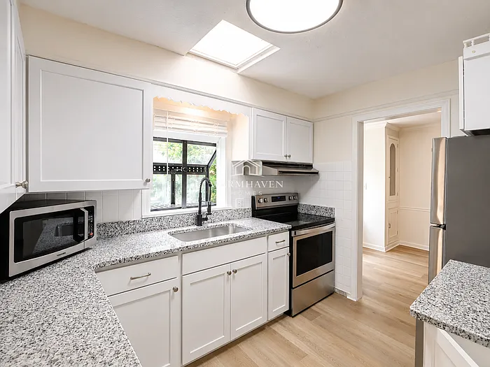 302 N Pershing Ave — Photo 4