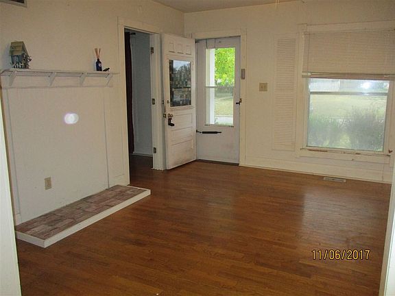 2nd image of 119 N Olive St