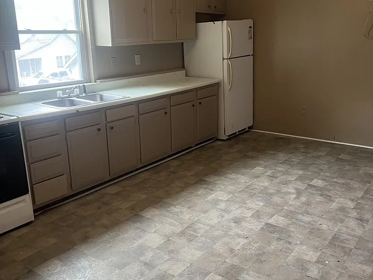 311 N West St — Photo 4