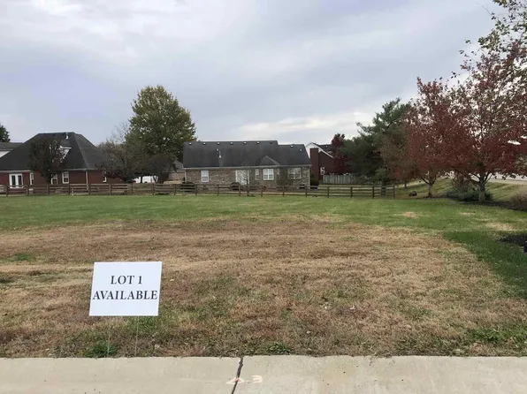 1374 Burr Oaks Dr, Bowling Green, KY 42103