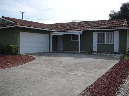 2nd image of 136 Rainier Cir