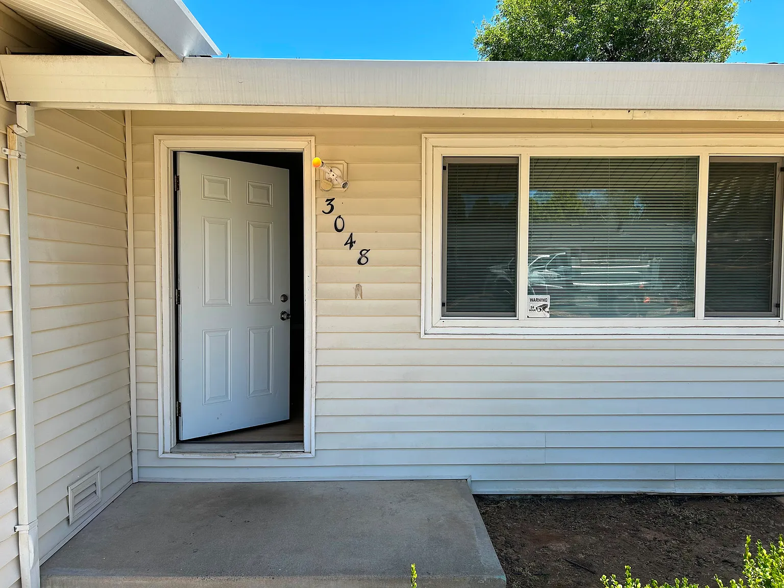 3 bed, 1200 sqft, $2,600 — Photo 2