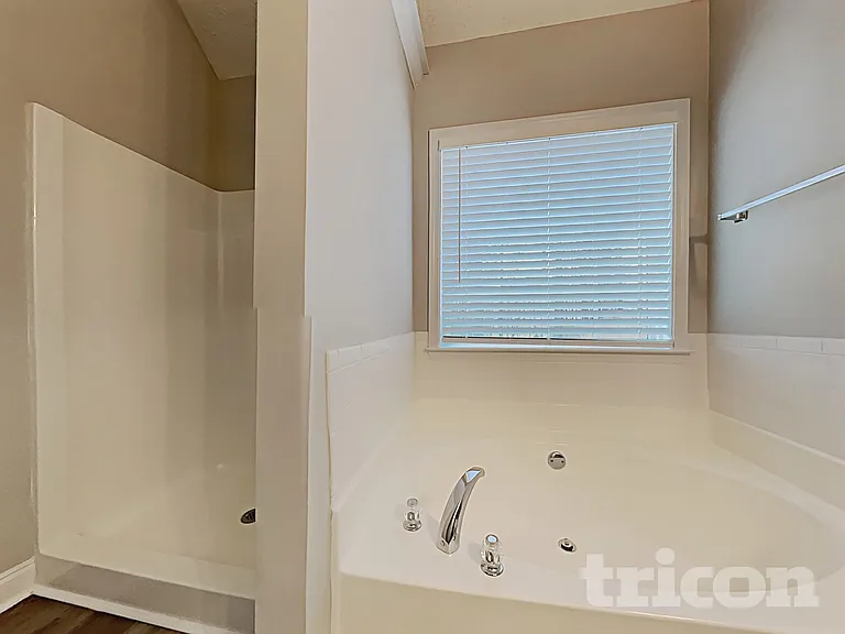 110 Brooks Cir — Photo 9