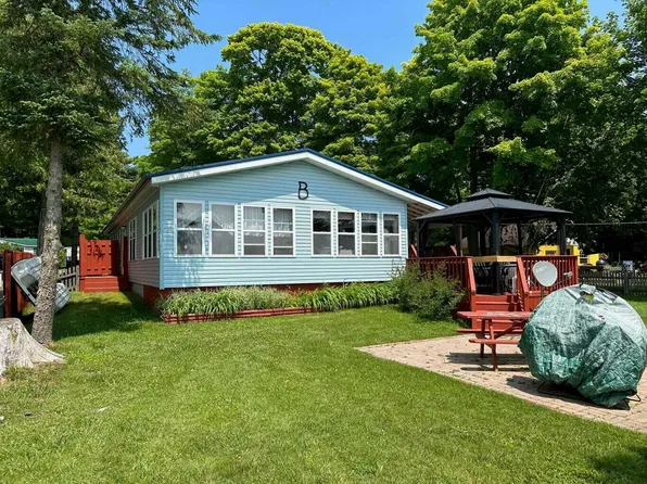 14821 Shubert Hwy, Posen, MI 49776